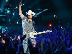 brad cmt awards.jpg